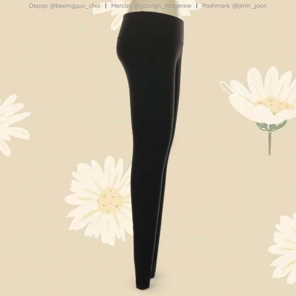 Black low waisted lululemon leggings! - Picture 3 of 6